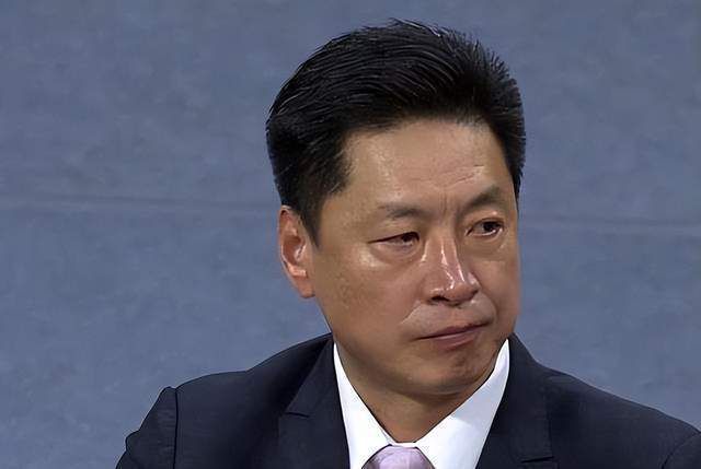 经历了在桑普和萨勒尼塔纳的租借生涯后，他被热那亚以先租后买的方式签下。